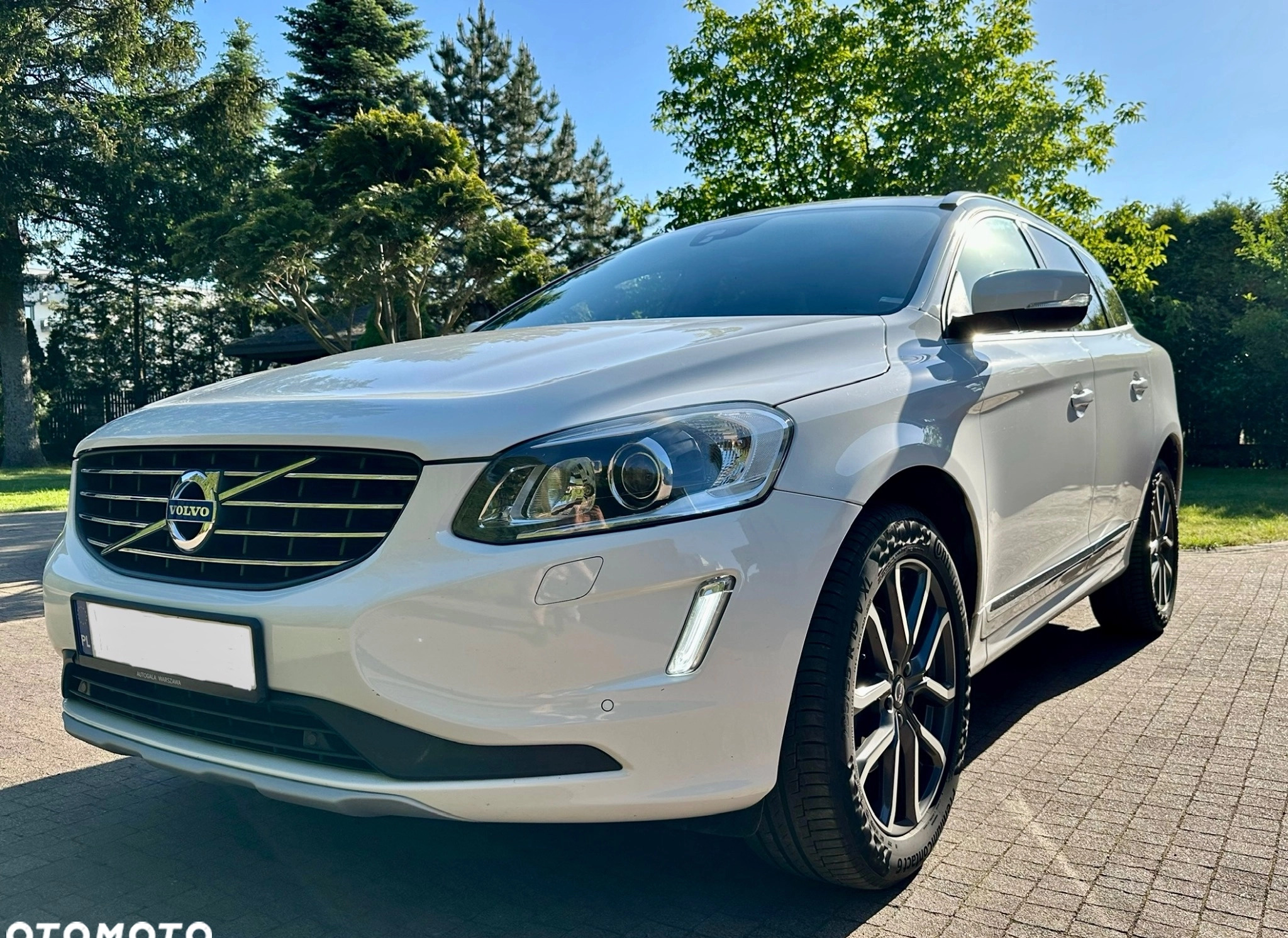 Volvo XC 60 cena 125000 przebieg: 159900, rok produkcji 2017 z Warszawa małe 497